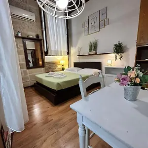 palazzo-prioli-lecce.lecce-hotels.com/